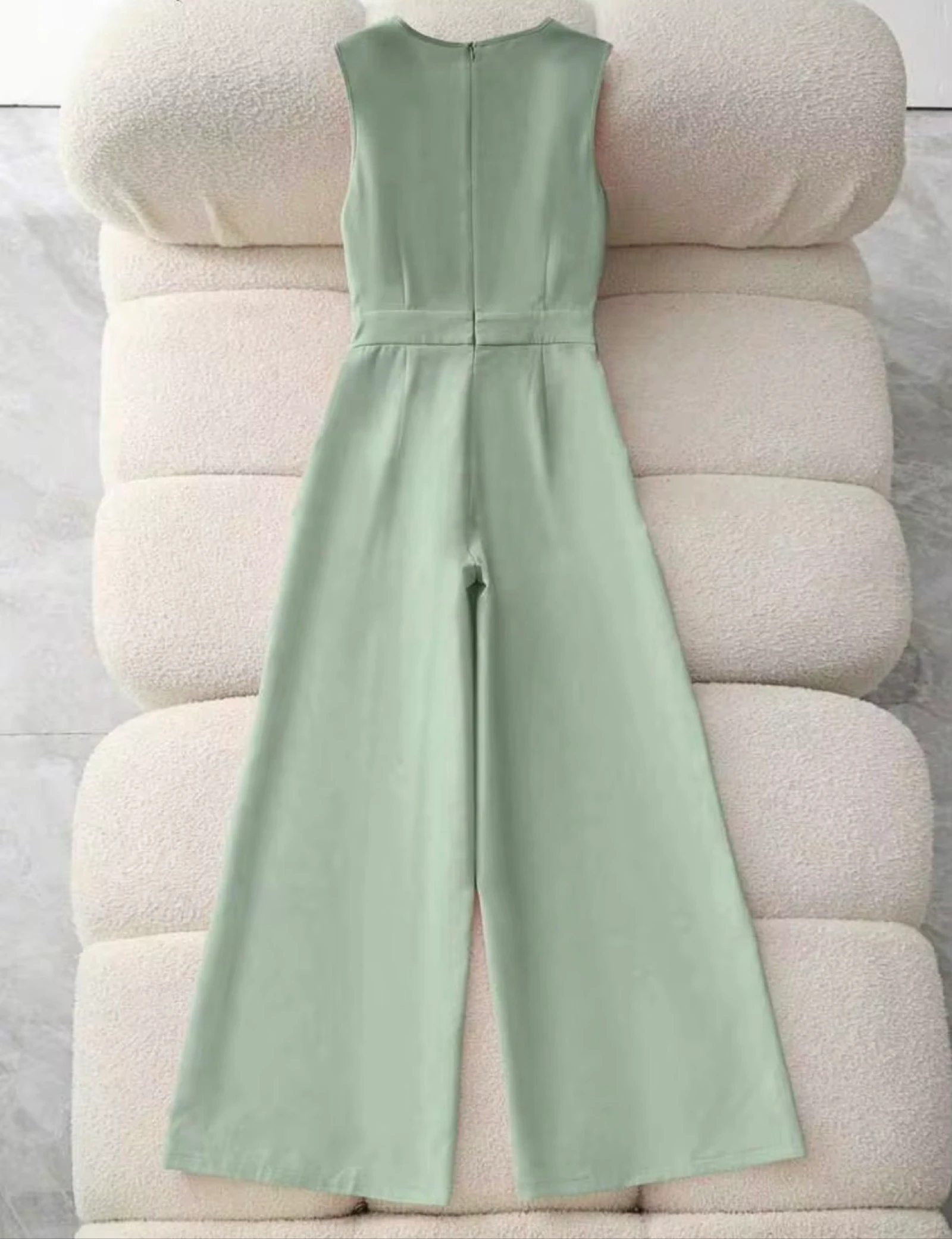 Elegante saliegroene jumpsuit – Maat M – Nieuw – photo 2